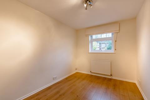 1 bedroom flat to rent, Centre Court, Oakleigh Road North