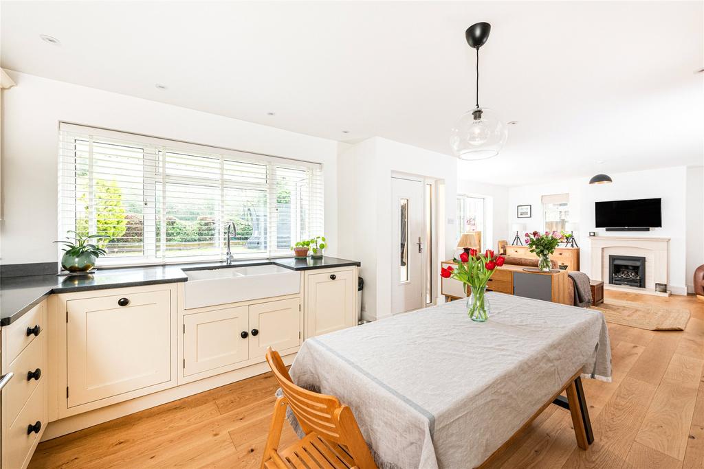 Kitchen/Dining