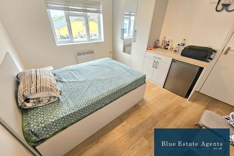 1 bedroom house of multiple occupation to rent, Bath Road, Hounslow, TW4