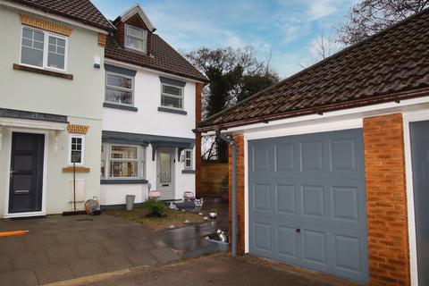 4 bedroom townhouse for sale, Dan Y Fron, Tonyrefail, CF39 8AZ