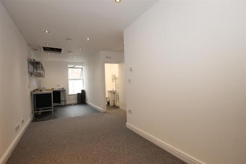 2 bedroom flat to rent, Castle Street, Ryde