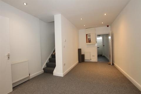 2 bedroom flat to rent, Castle Street, Ryde