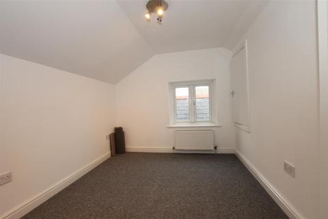 2 bedroom flat to rent, Castle Street, Ryde