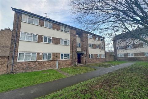 3 bedroom flat for sale - Main Street, Hanworth, Middlesex, TW13
