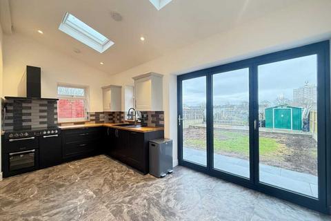 3 bedroom semi-detached house for sale, Southend on Sea SS2
