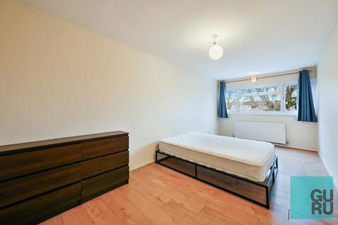 4 bedroom terraced house to rent, Savill Garden, London, SW20