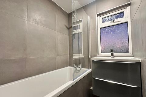 4 bedroom terraced house to rent, Savill Garden, London, SW20