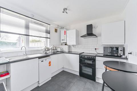 3 bedroom maisonette to rent, Challice Way, Tulse Hill, London, SW2