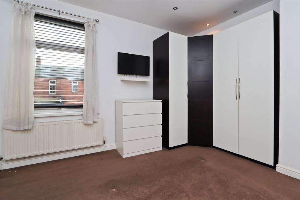 Bedroom 1 Pic 2