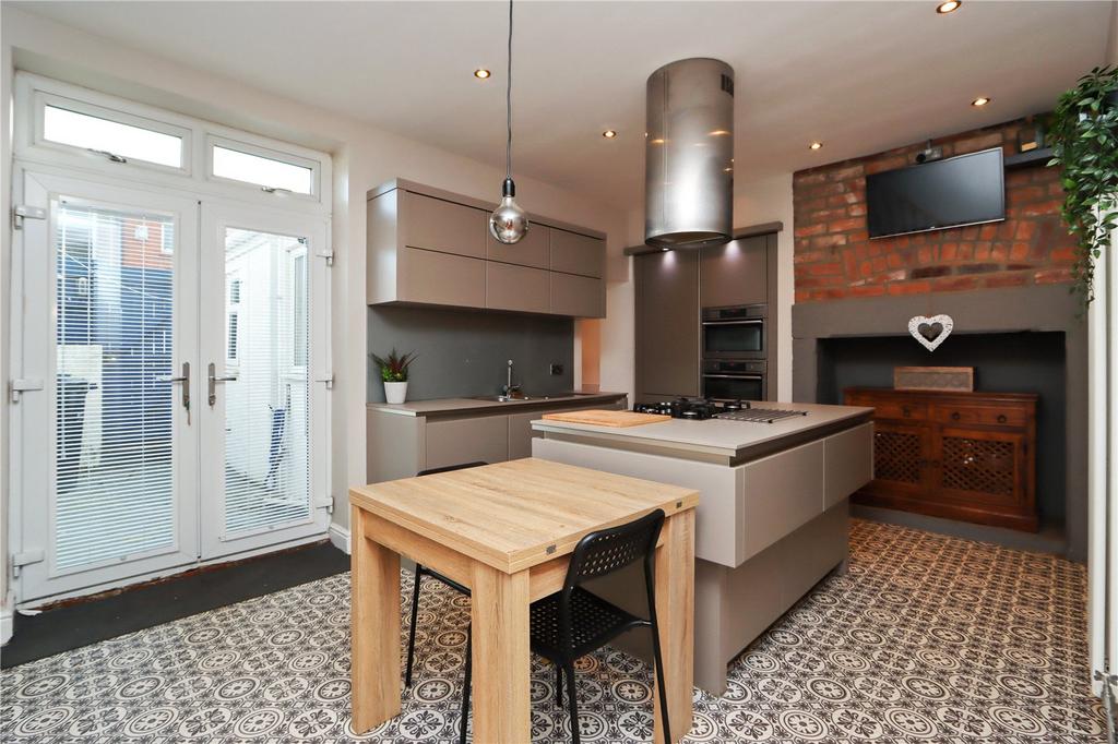 Kitchen Pic 1