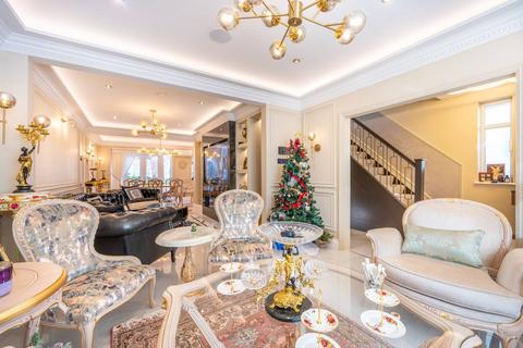 4 bedroom semi-detached house for sale, Church Lane, Kingsbury, London, NW9