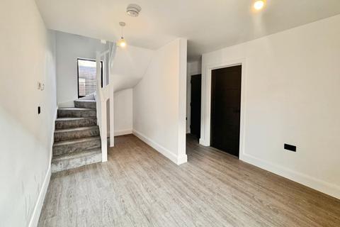 4 bedroom end of terrace house to rent, Station Road, Westcliff-On-Sea