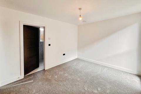 4 bedroom end of terrace house to rent, Station Road, Westcliff-On-Sea