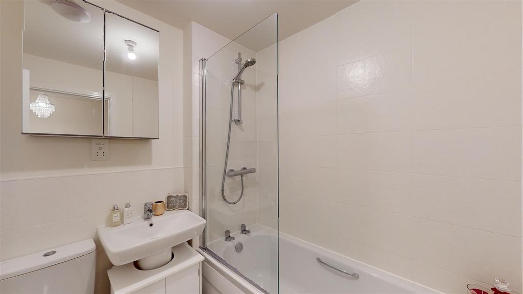 Gardeners Place 105 Bathroom.jpg