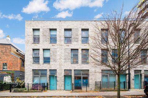 4 bedroom townhouse for sale, Henry Street, London SE8