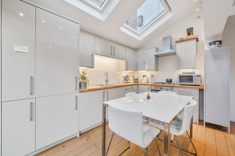 2 bedroom flat for sale, Waldemar Avenue, London, Fulham, SW6