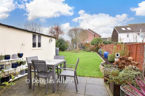 3 bedroom semi-detached house for sale, David Avenue, Wickford, Essex