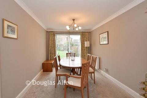 3 bedroom semi-detached house for sale, David Avenue, Wickford, Essex