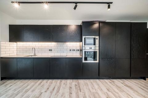 2 bedroom flat to rent, Portal Way, London W3