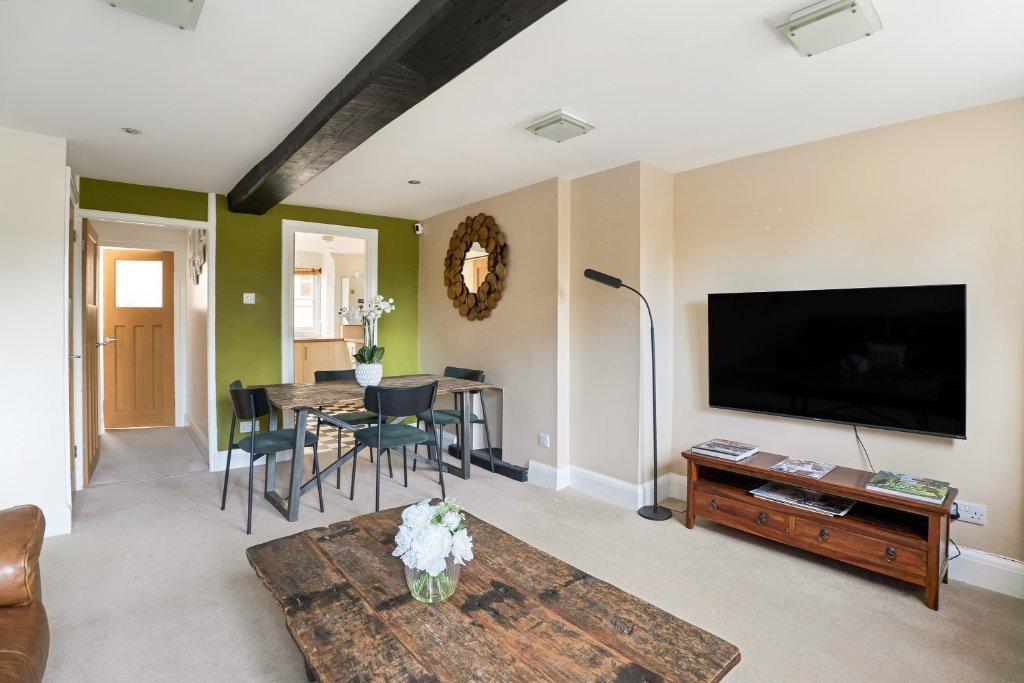 Sitting/Dining Areas