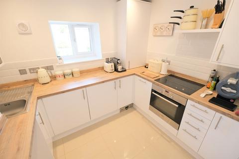 1 bedroom flat for sale, High Street, Green Street Green