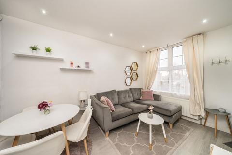 2 bedroom end of terrace house to rent, Derinton Road, London SW17