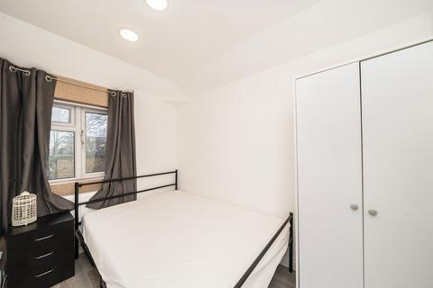 2 bedroom end of terrace house to rent, Derinton Road, London SW17