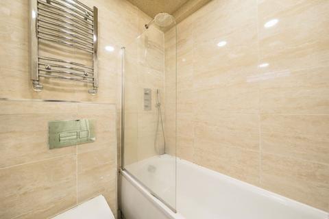 2 bedroom end of terrace house to rent, Derinton Road, London SW17