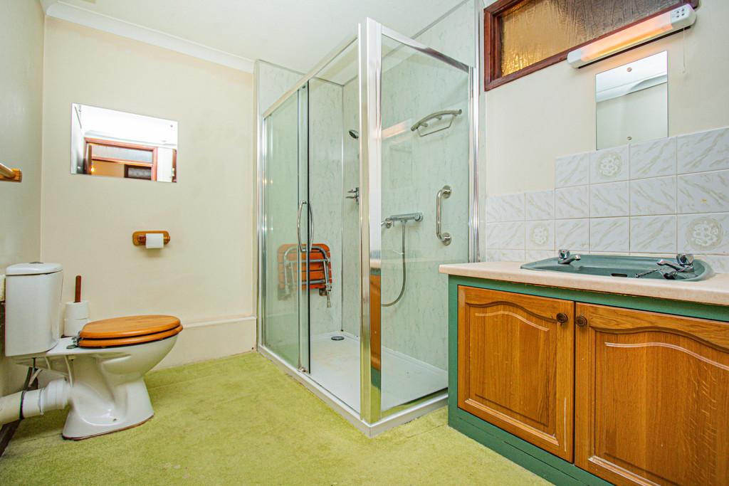 Principal Shower Room