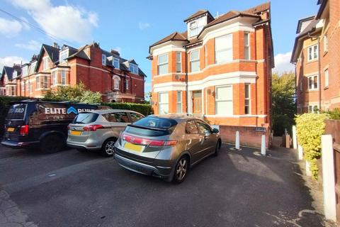 undefined, Norwich Avenue West