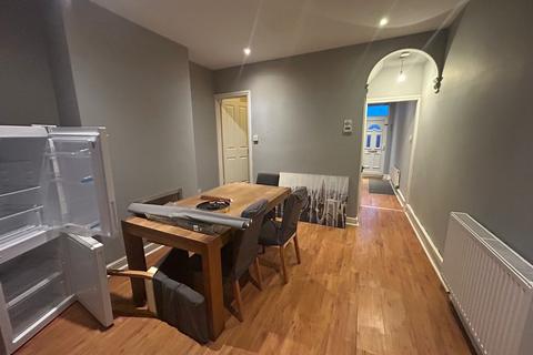 3 bedroom terraced house to rent, Bushbury Road, Wolverhampton WV10