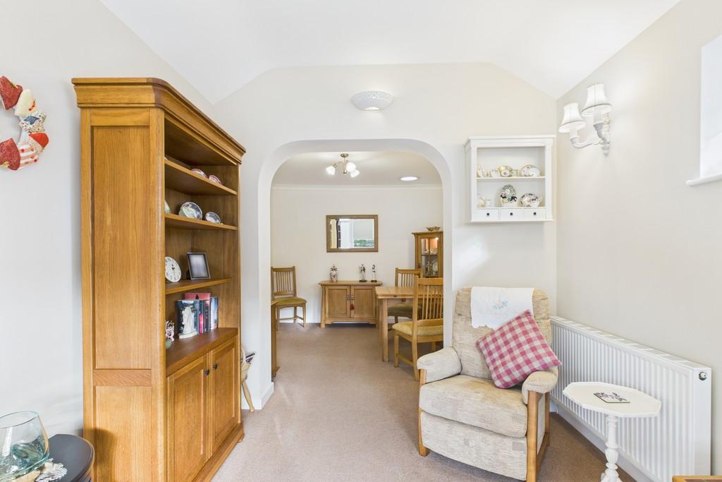 Sitting room/dining room