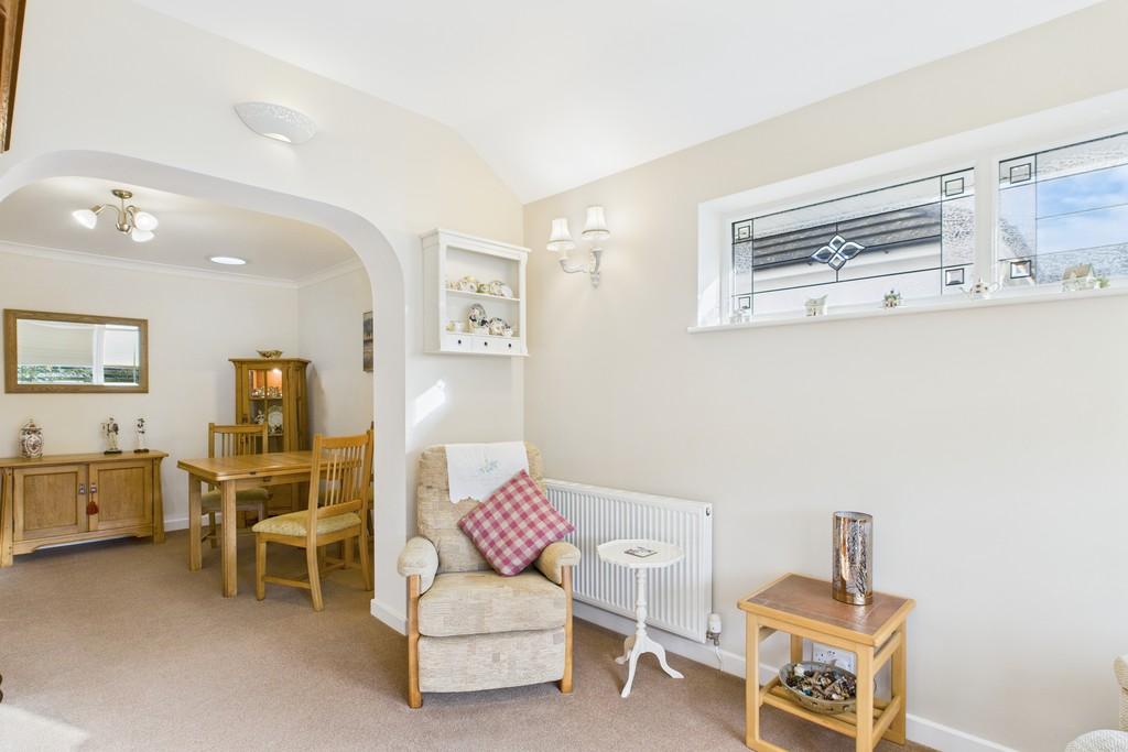 Sitting room/dining room
