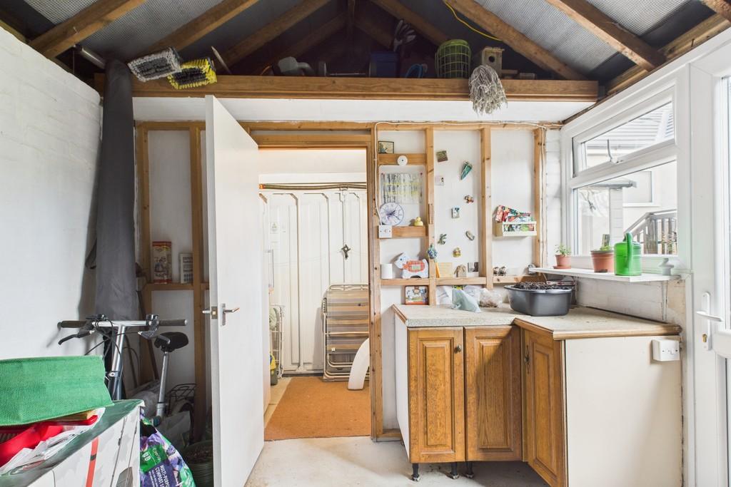 Garage/Workshop