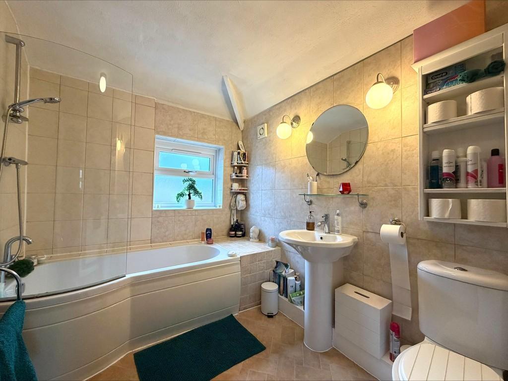 Processed-1604 B883-DB35-46 C0-860 E-81 ED606069 ED