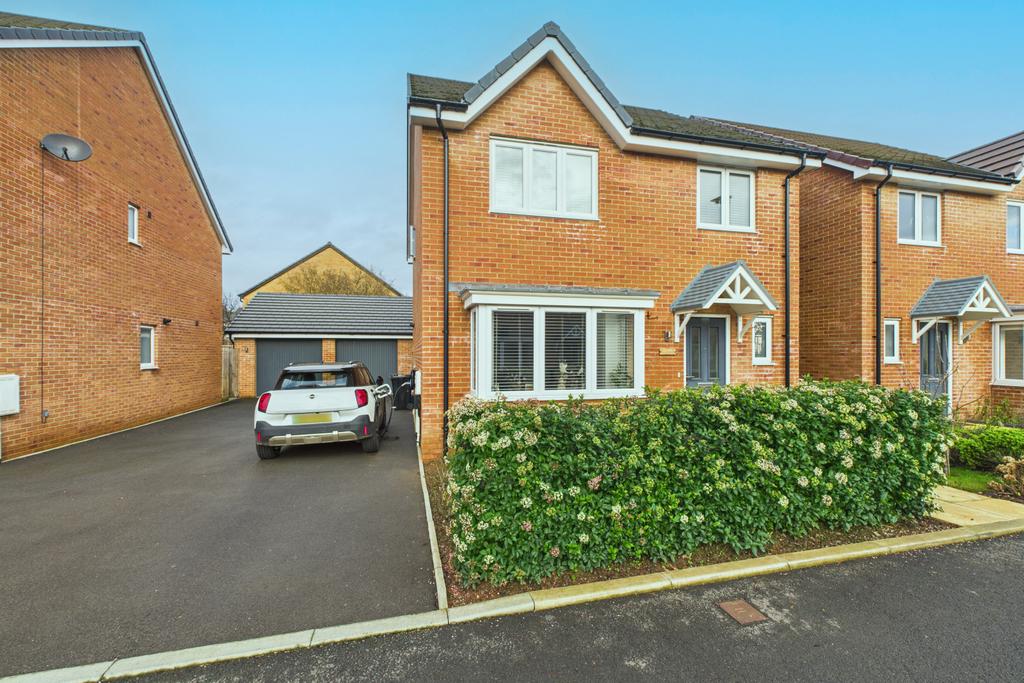Spacious and Immaculately Presented 3 / 4 Bedroom