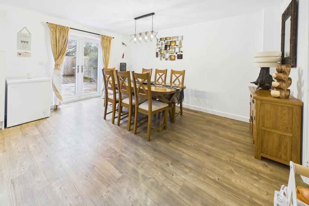 Kitchen / Dining Area
