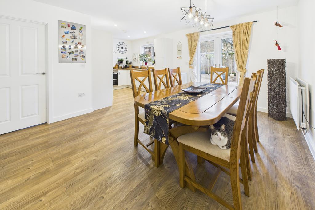 Kitchen / Dining Area