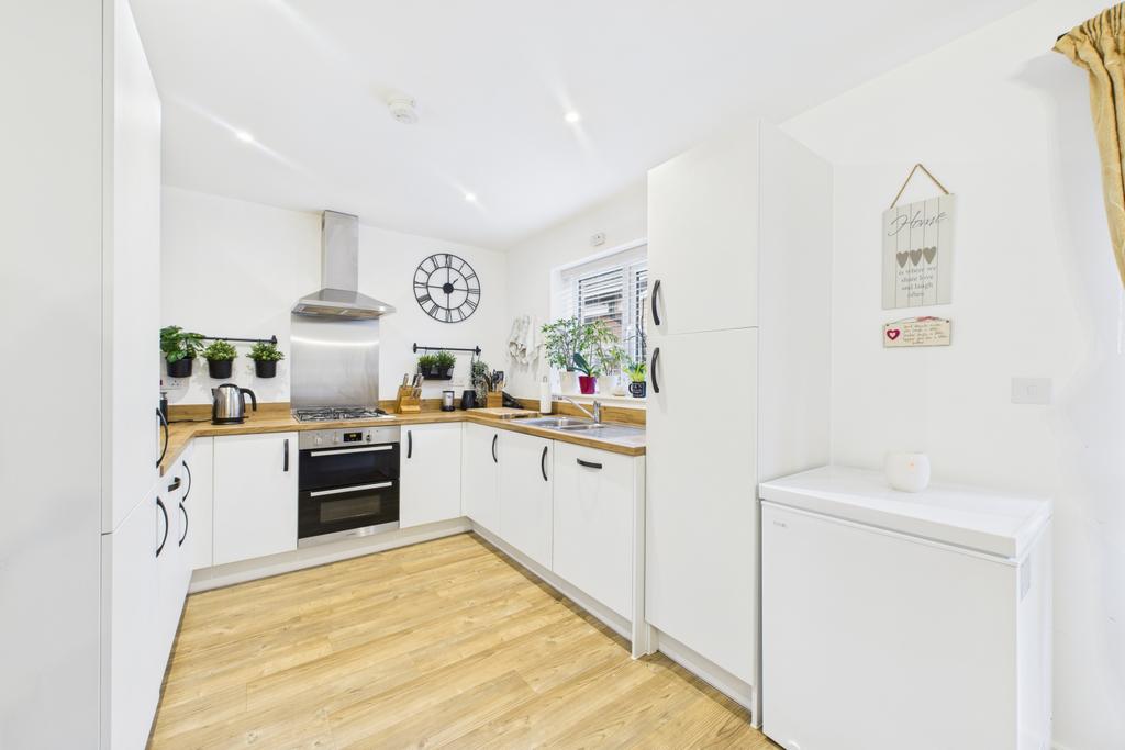 Kitchen / Dining Area