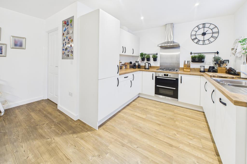 Kitchen / Dining Area
