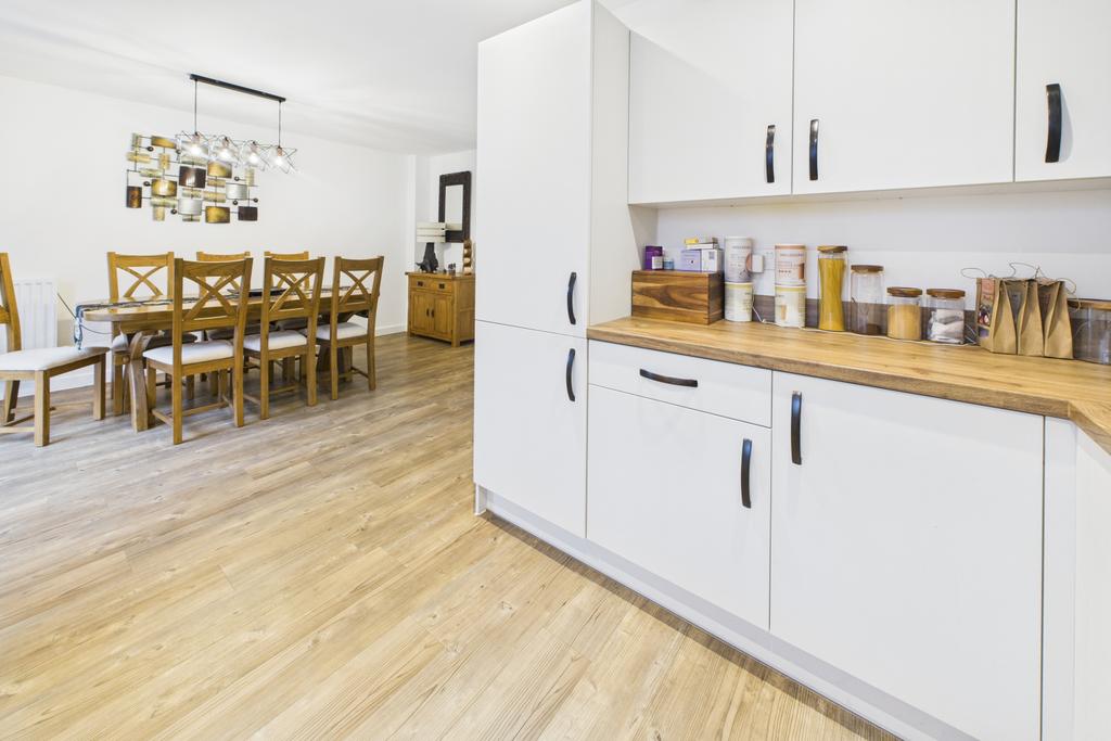 Kitchen / Dining Area