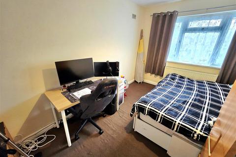 2 bedroom maisonette to rent, Sudbury Croft, Wembley