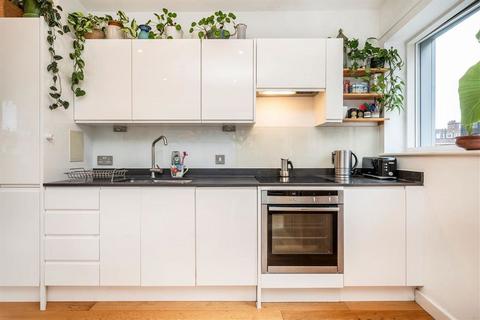 2 bedroom flat for sale, Branch Place, London N1