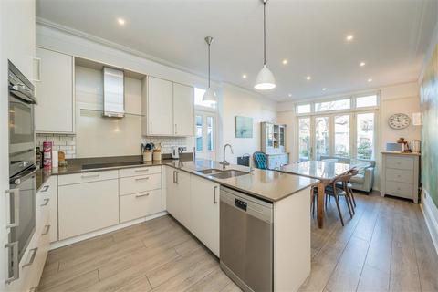 undefined, Teddington Park, Teddington TW11