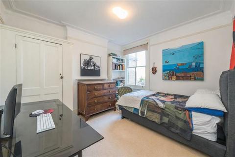 undefined, Teddington Park, Teddington TW11
