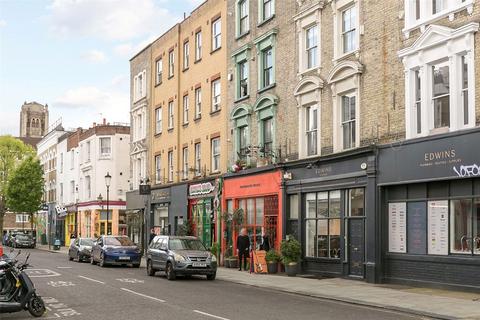 Studio to rent, All Saints Road, London W11