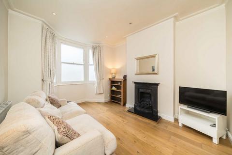 4 bedroom terraced house to rent, Trentham Street, London SW18