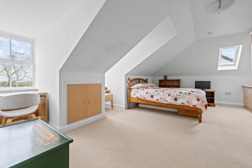 12 Charlton Court, Hoole Road, CH2 3 PB-11