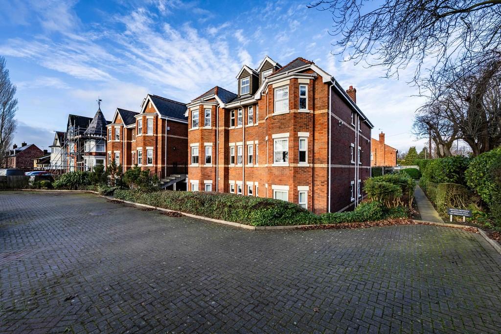 12 Charlton Court, Hoole Road, CH2 3 PB-1