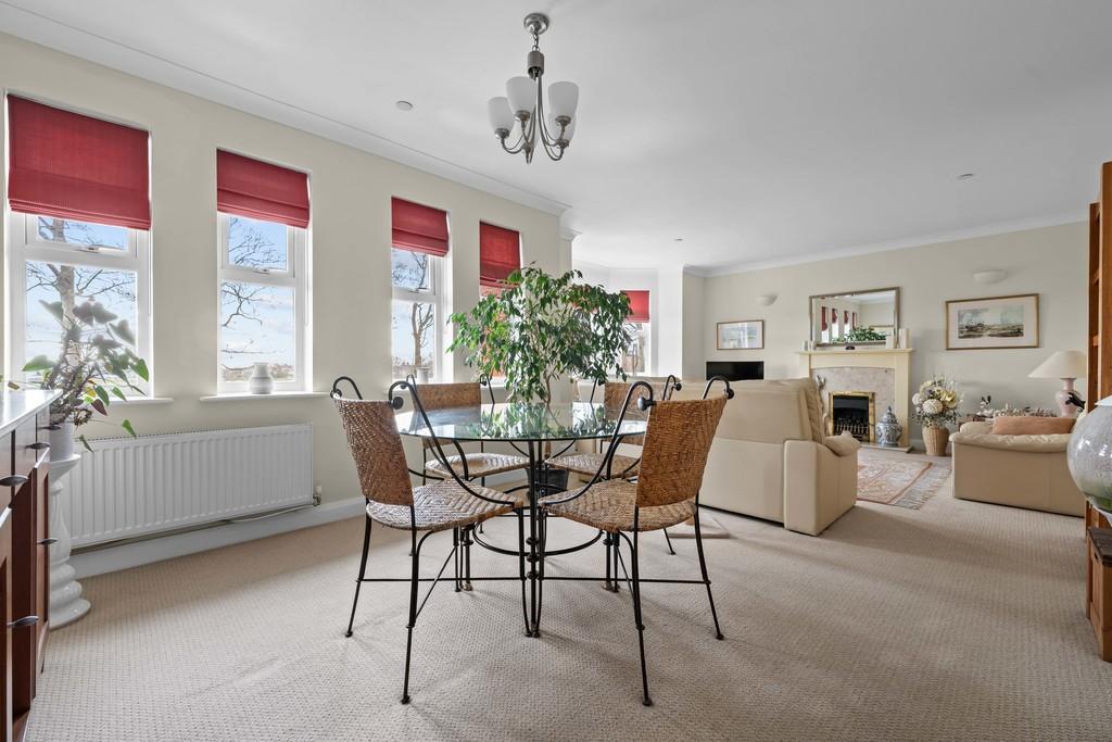 12 Charlton Court, Hoole Road, CH2 3 PB-3